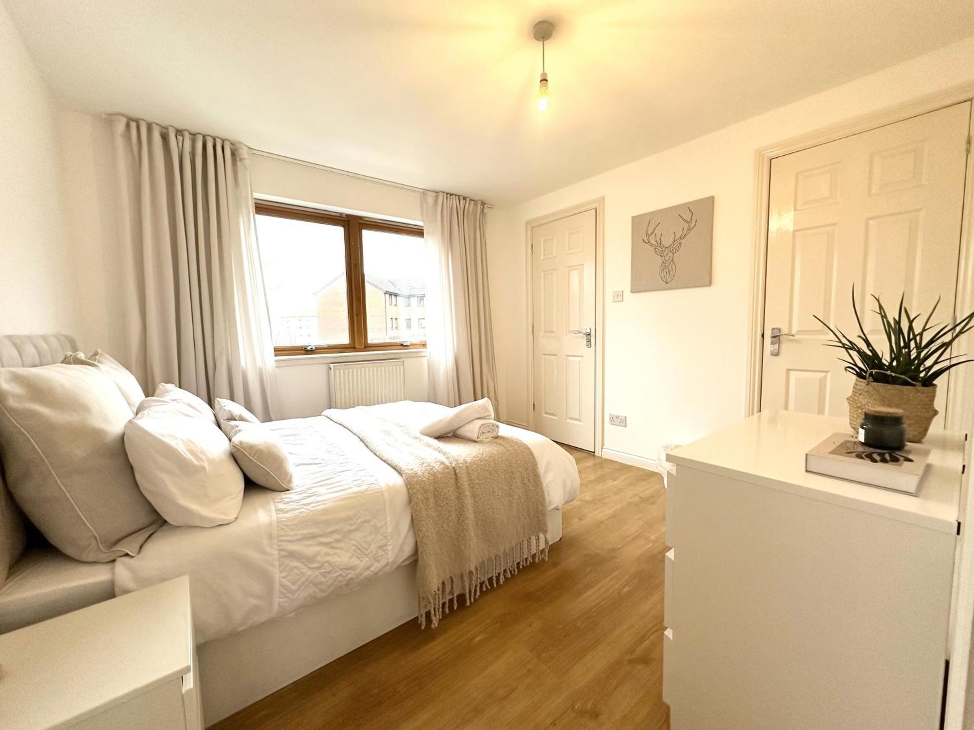 Private Room With En-Suite And Parking In Shared Flat Глазгоу Екстериор снимка